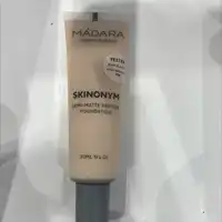 MÁDARA - Skinonym - Semi-matte peptide foundation
