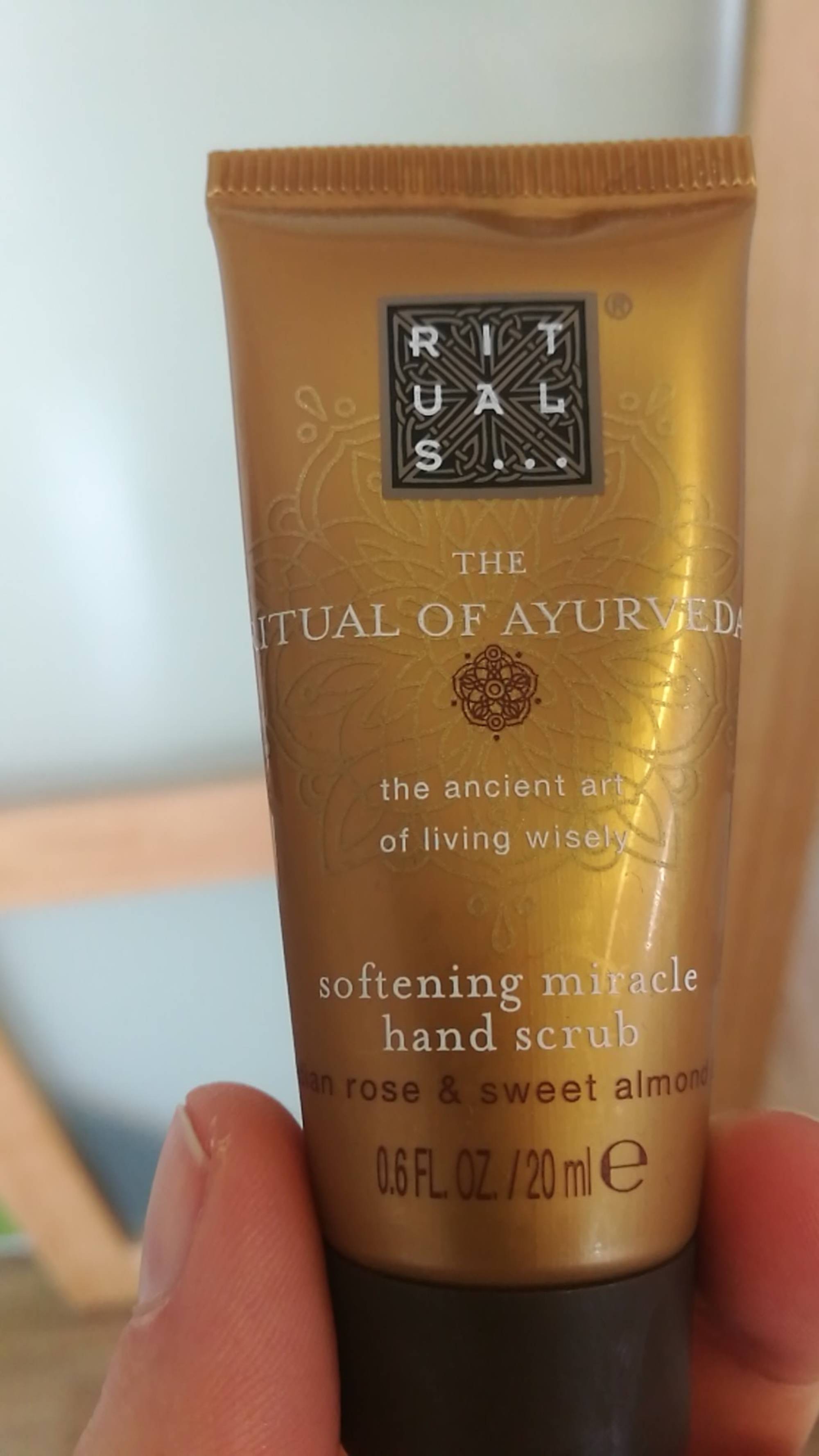 RITUALS - The ritual of ayurveda - Softening miracle hand scrub