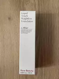 RARE BEAUTY - Liquid touch weightless foundation n° 180W