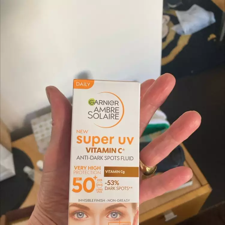 GARNIER - Ambre solaire - Anti-dark spot fluid super UV vitamin C