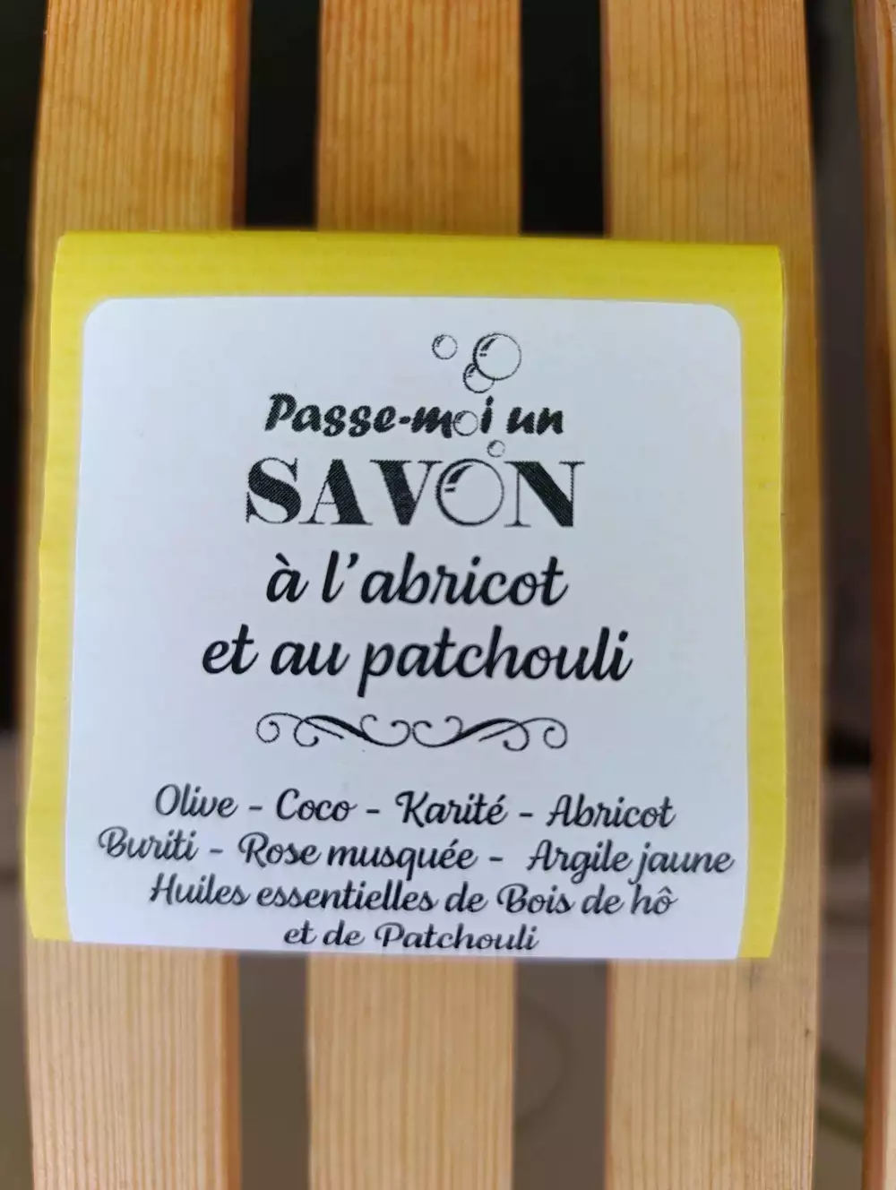 PASSE MOI UN SAVON - Savon à l'huile d'abricot et au patchouli 
