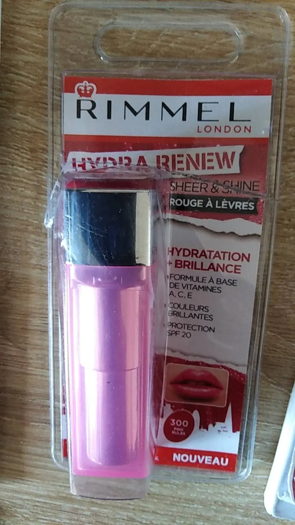 RIMMEL - Moisture renew sheer & shine - Rouge à lèvres