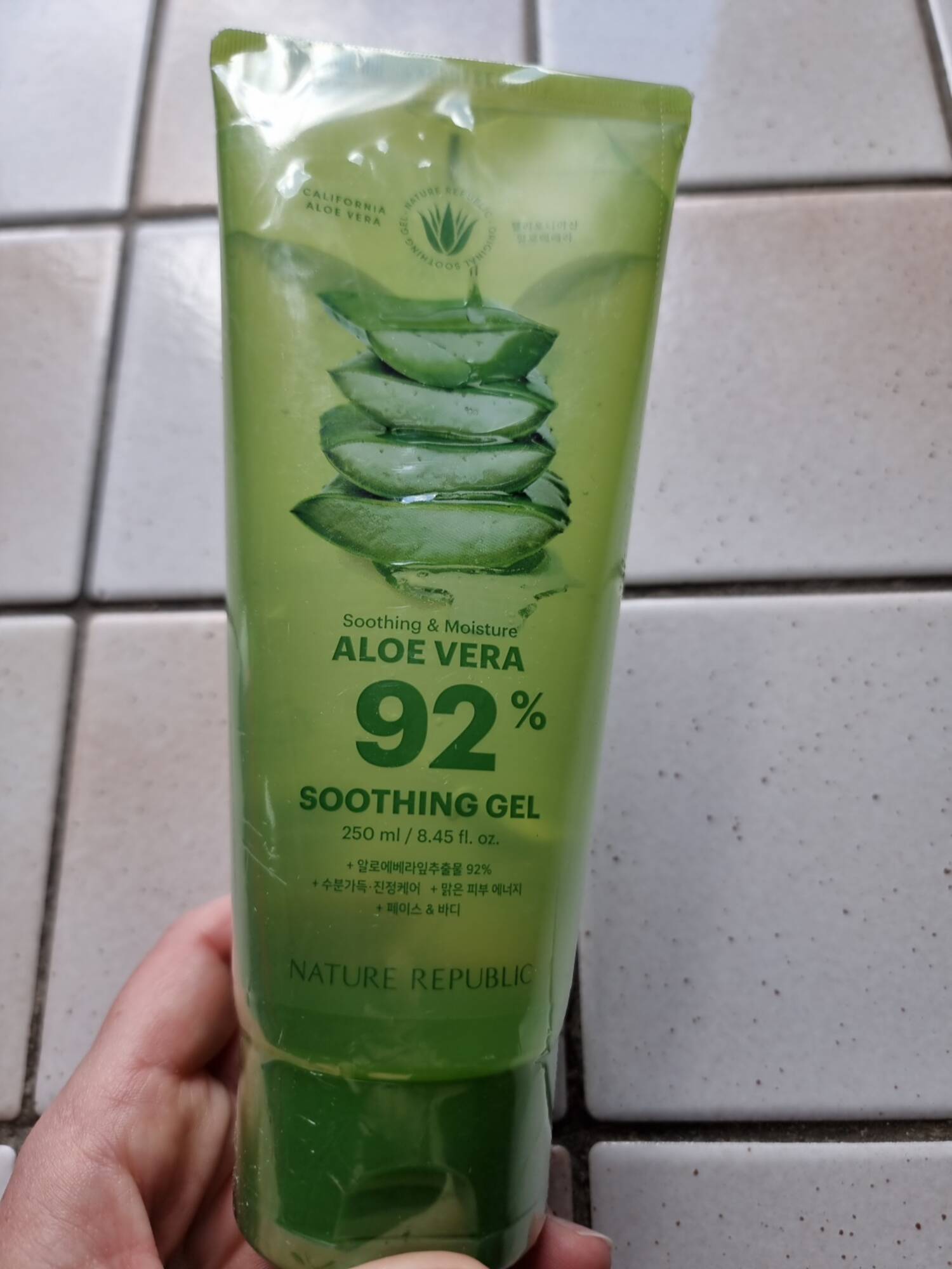 NATURE REPUBLIC - Aloe vera 92% soothing gel