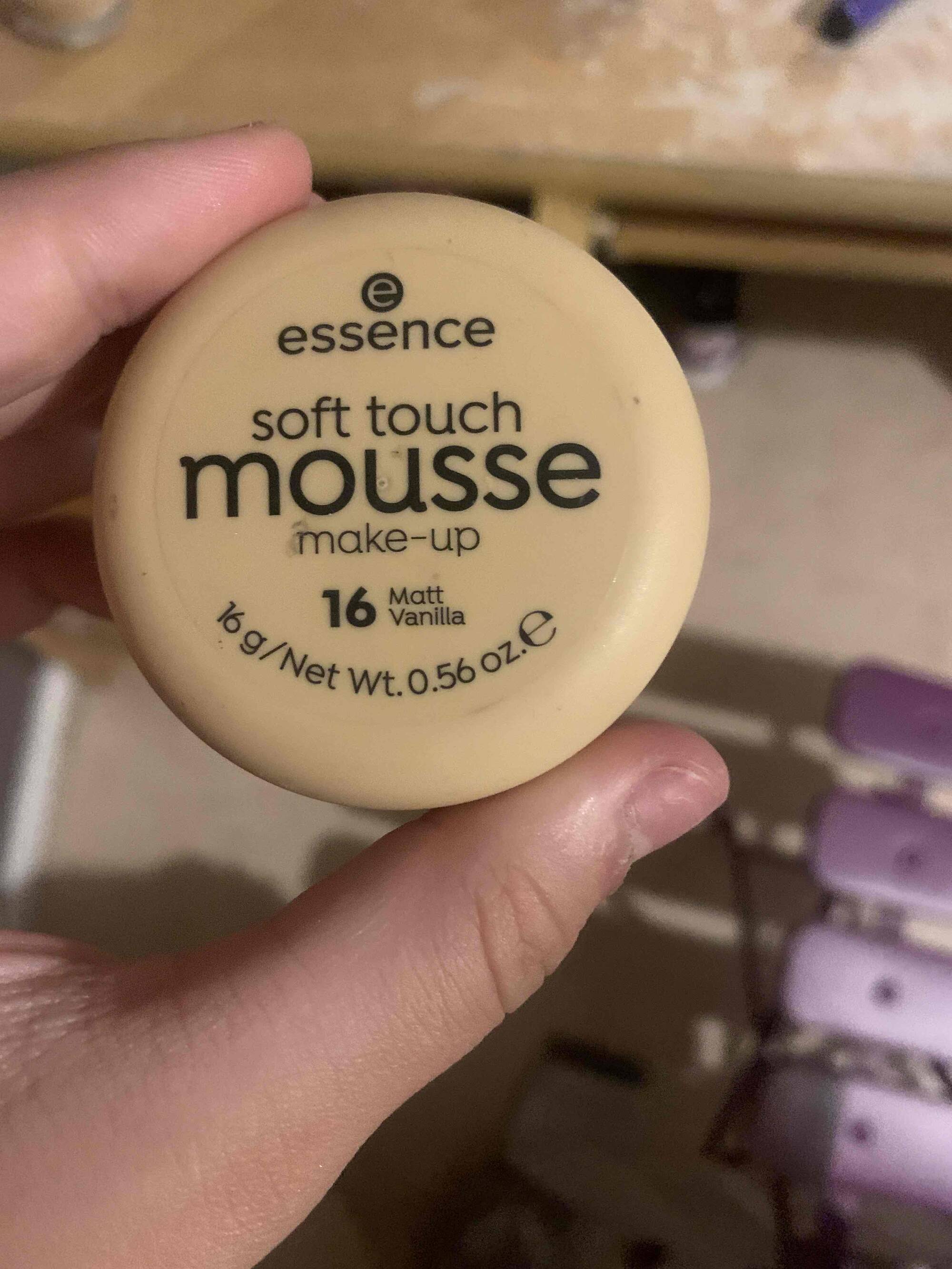 ESSENCE - Soft touch mousse 16 matt vanilla