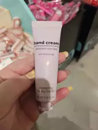IN COSMETICS - Hand cream blossom scented