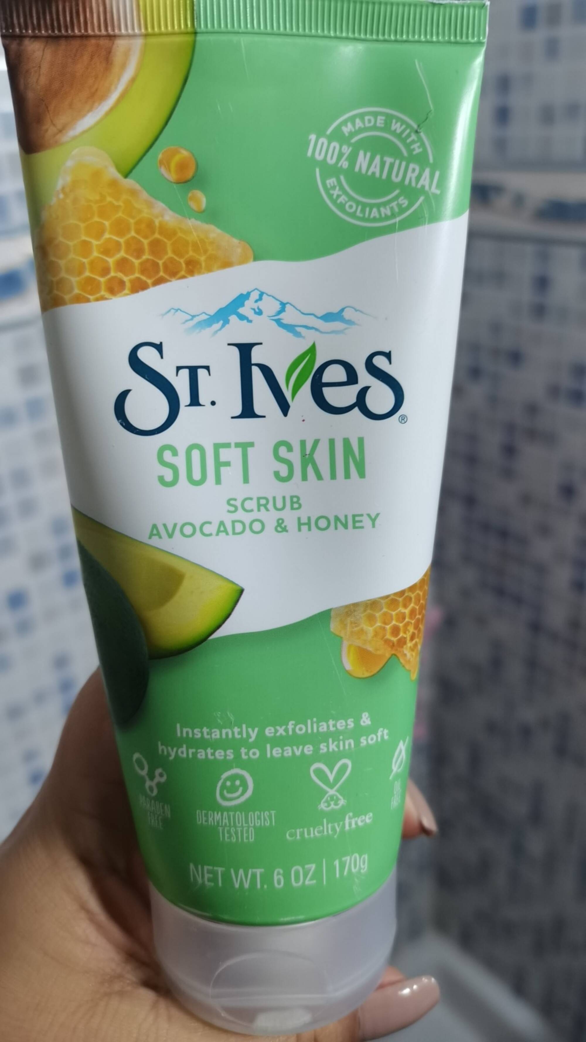 ST IVES - Soft skin - Scrub avocado & honey