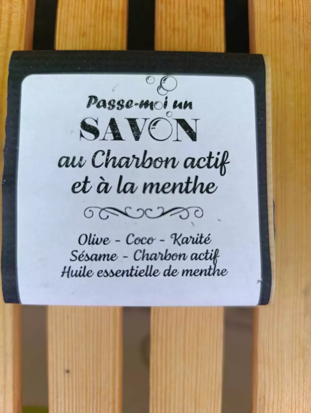 PASSE MOI UN SAVON - Savon au charbon actif et à la menthe 