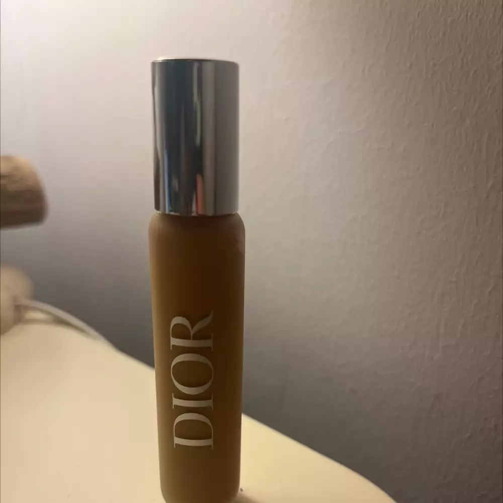 DIOR - Backstage - Flash perfector concealer