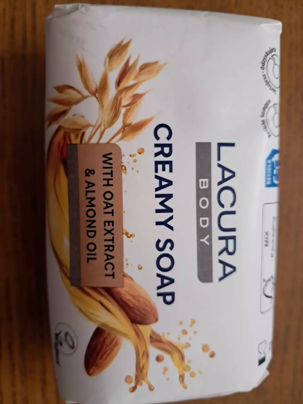 LACURA - Creamy soap with oat extract & almond oil
