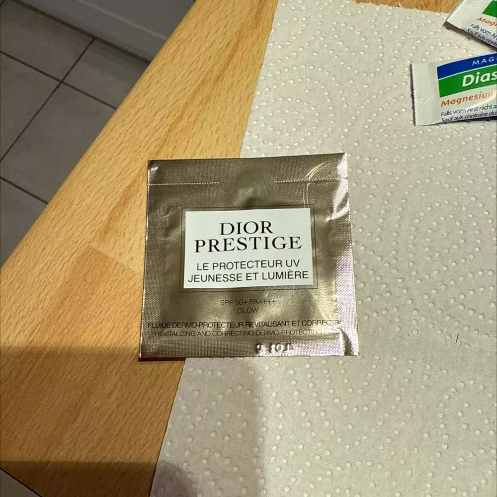 DIOR - Prestige - Le protecteur UV jeunesse et lumière 