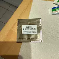 DIOR - Prestige - Le protecteur UV jeunesse et lumière 