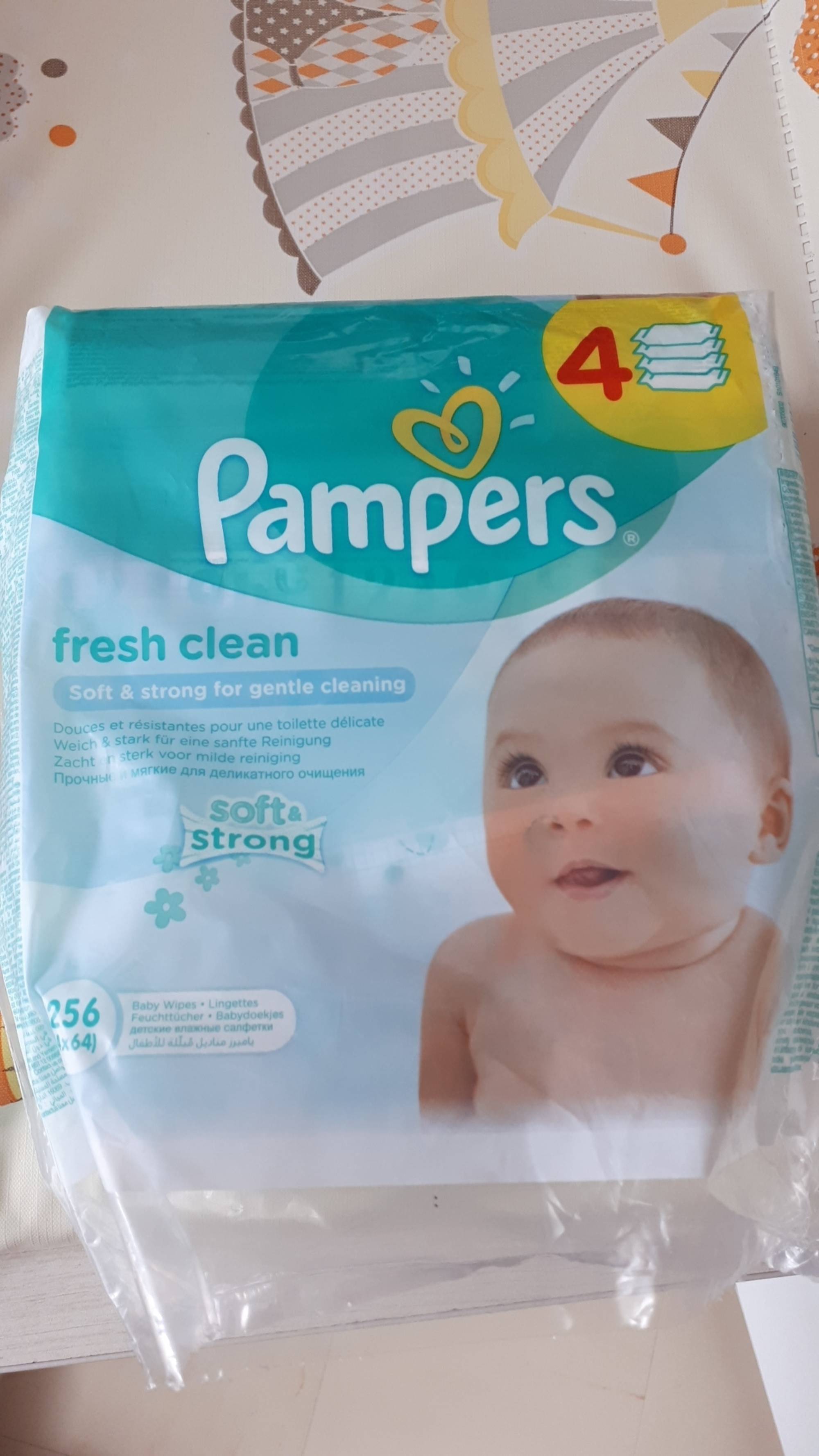 PAMPERS - Fresh clean - Soft & strong for gentle cleaning