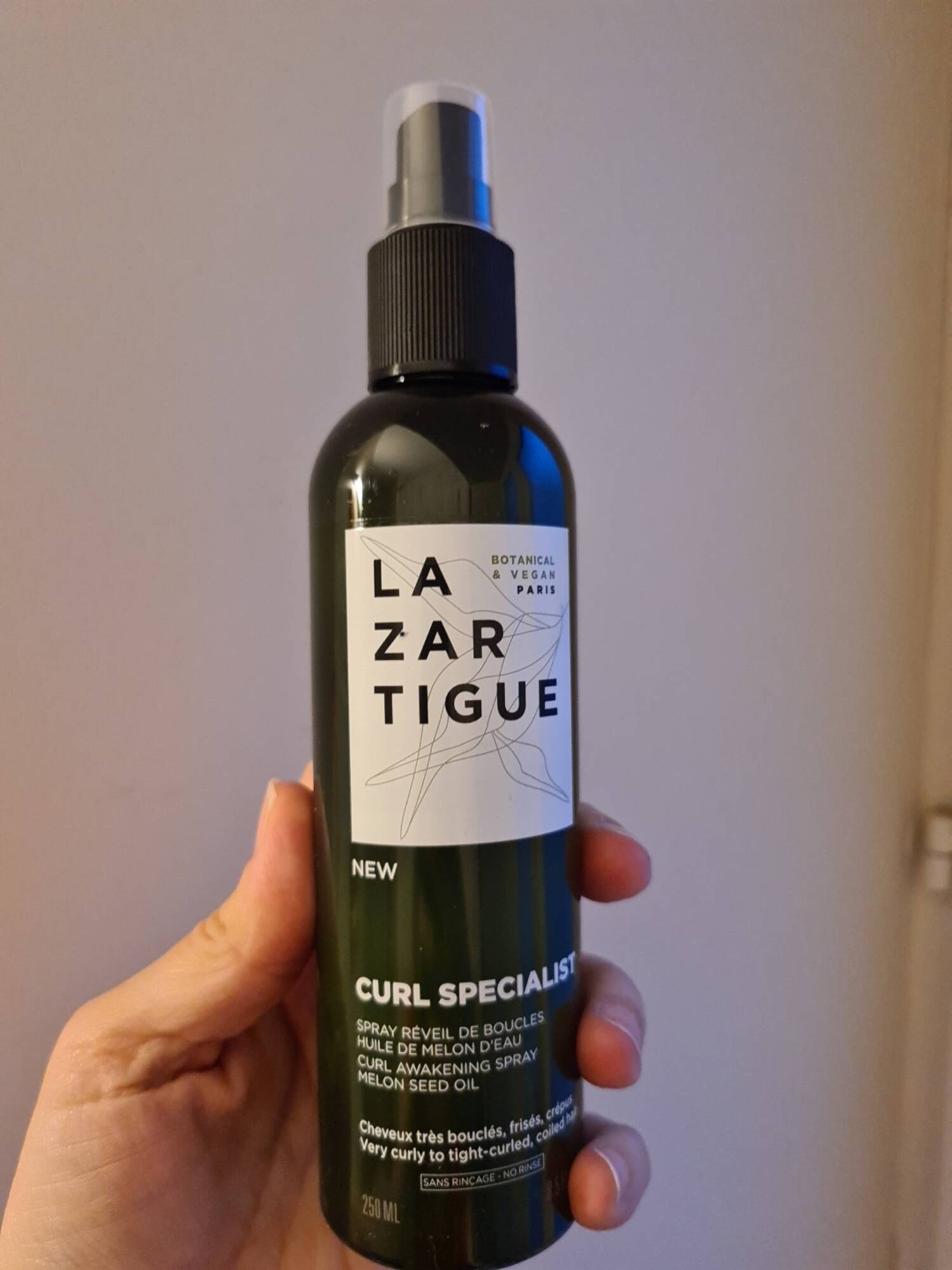 Spray réveil de boucles coiffant Curl Specialist – Lazartigue