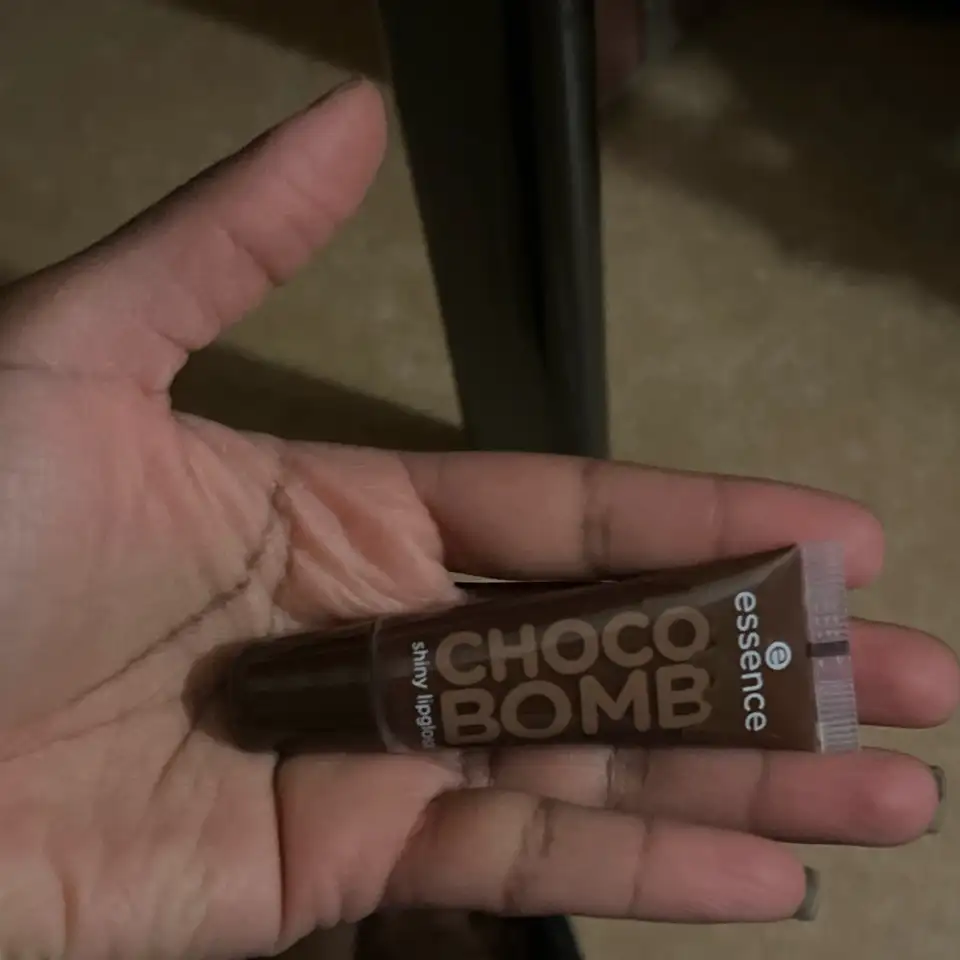 ESSENCE - Choco bomb - Shiny lipgloss
