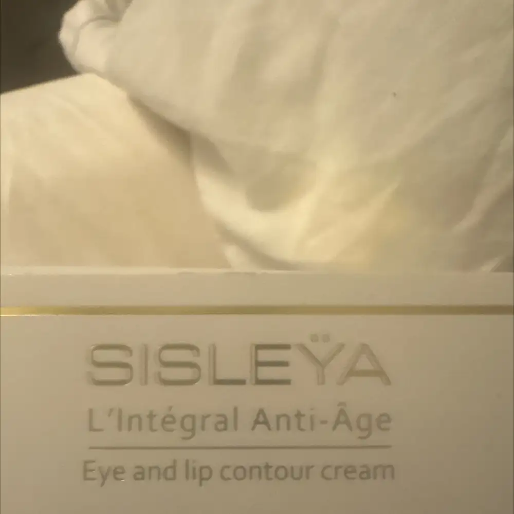 SISLEŸA - Lintégral anti-âge - Eye and lip contour cream