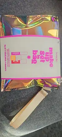 BONJOLIE COSMETICS - Make-up set in bag