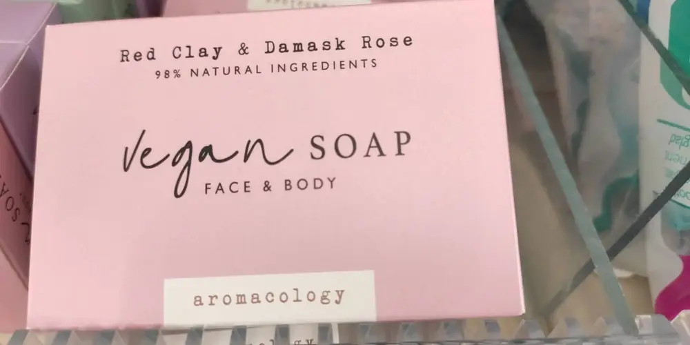 AROMACOLOGY - Vegan soap red clay & damask rose