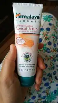 HIMALAYA HERBALS - Gentle exfoliating - Apricot Scrub