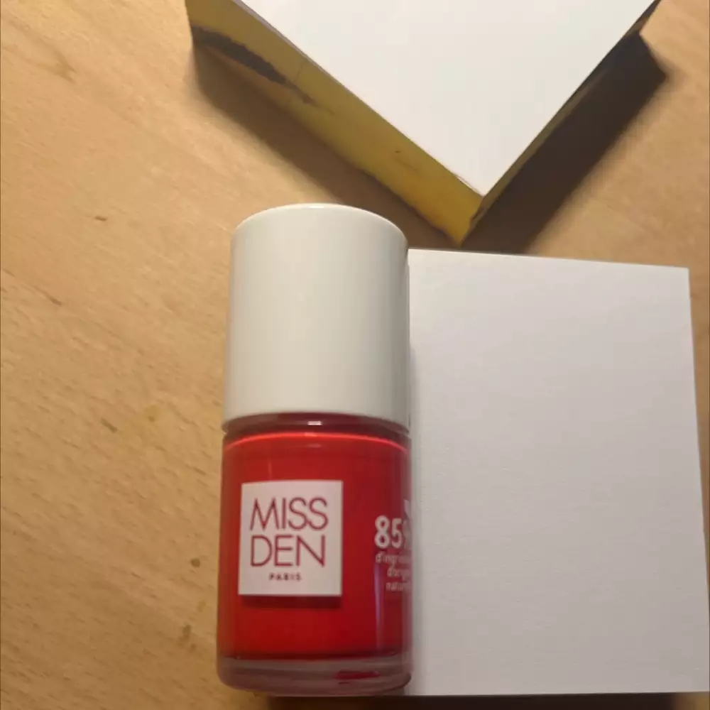 MISS DEN - Vernis à ongles rose scarlet