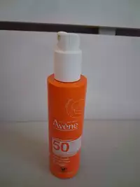 EAU THERMALE AVÈNE - Spray solaire SPF50 100% invisible