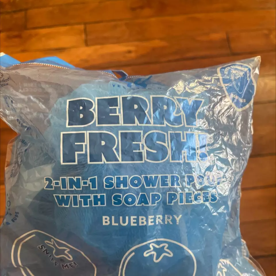 BERRY FRESH - 2-in-1 shower pouf with soap pieces blueberry
