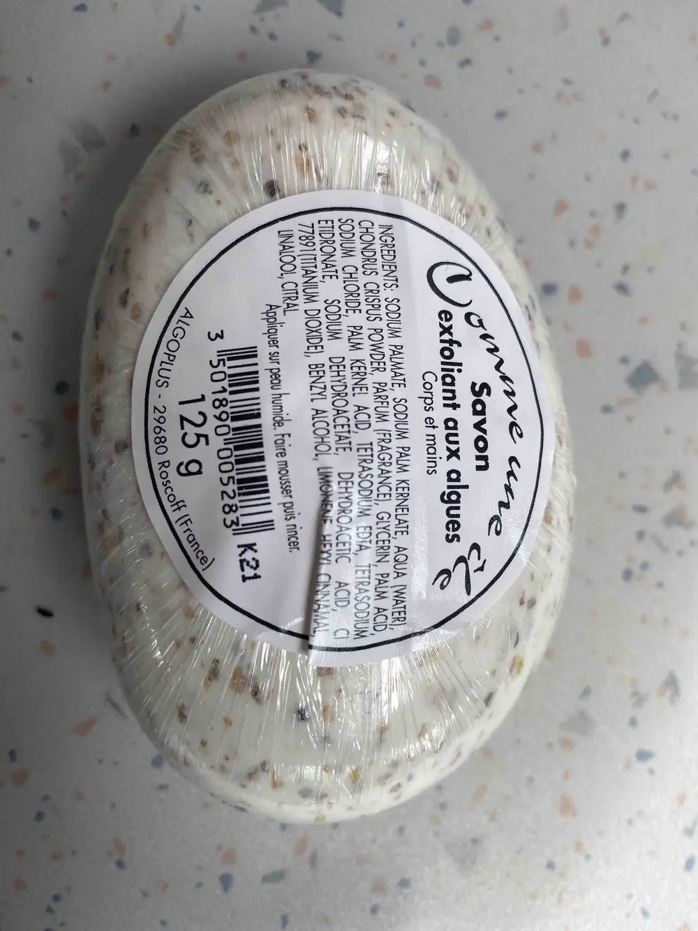COMME UNE ÎLE - Savon exfoliant aux algues corps et mains