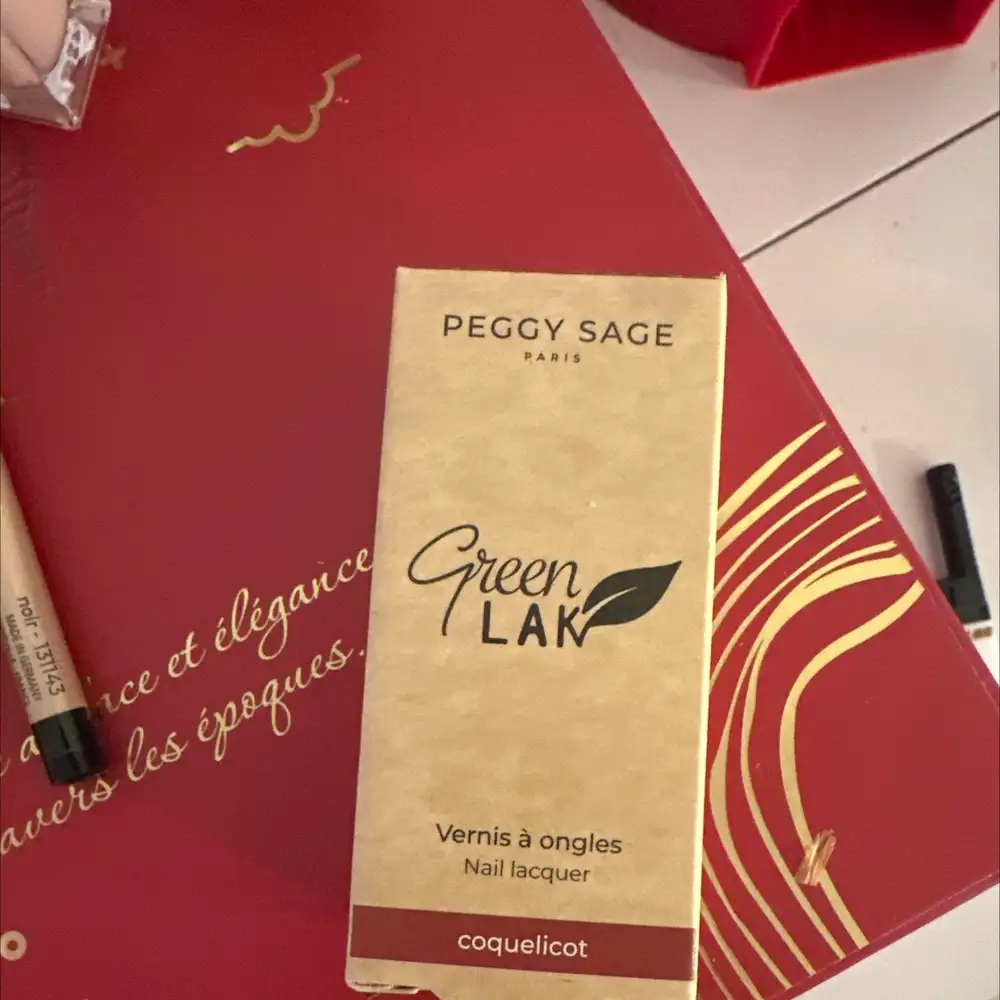 PEGGY SAGE - Green lak - Vernis à ongles coquelicot