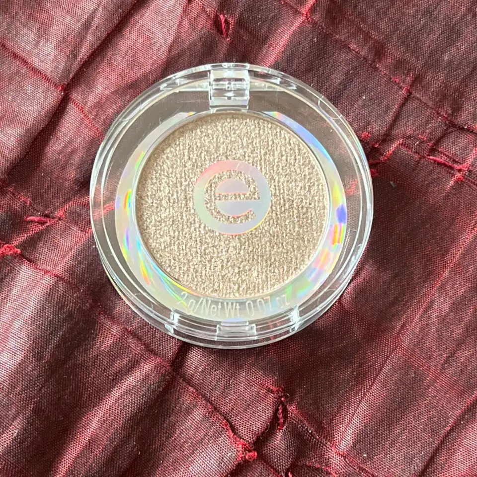 ESSENCE - Fard à paupières pearly 02 silky taupe