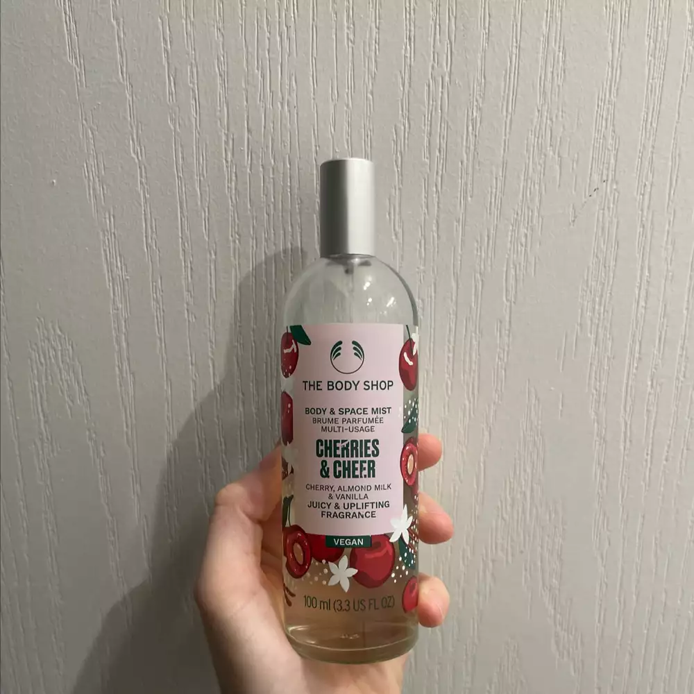 THE BODY SHOP - Cherries & cheer - Brume parfumée multi-usage