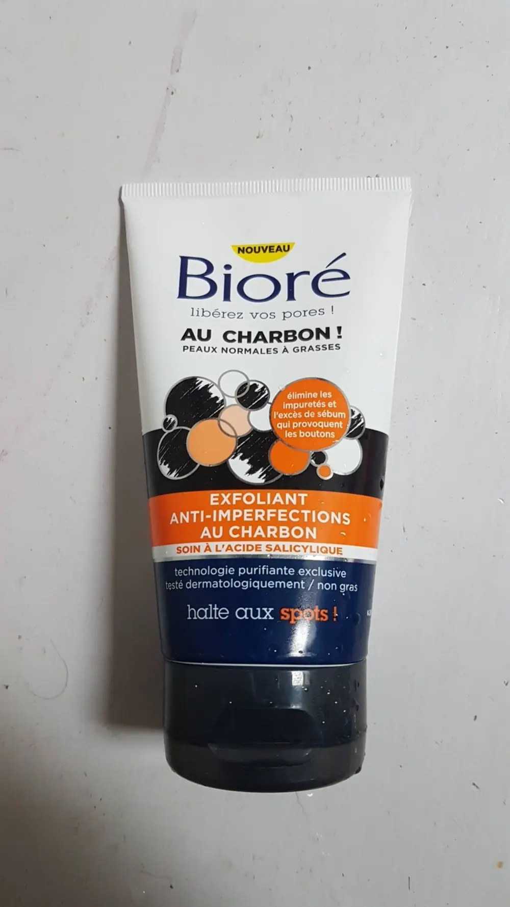 BIORÉ - Au charbon - Exfoliant anti-imperfections