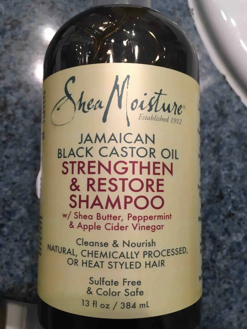 SHEA MOISTURE - Jamaican black castor oil - Strengthen & restore shampoo