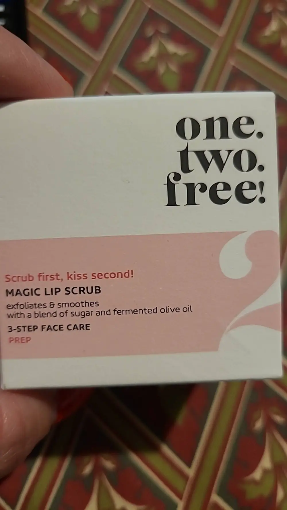 ONE.TWO.FREE! - Scrub first, kiss second ! - Magic lip scrub