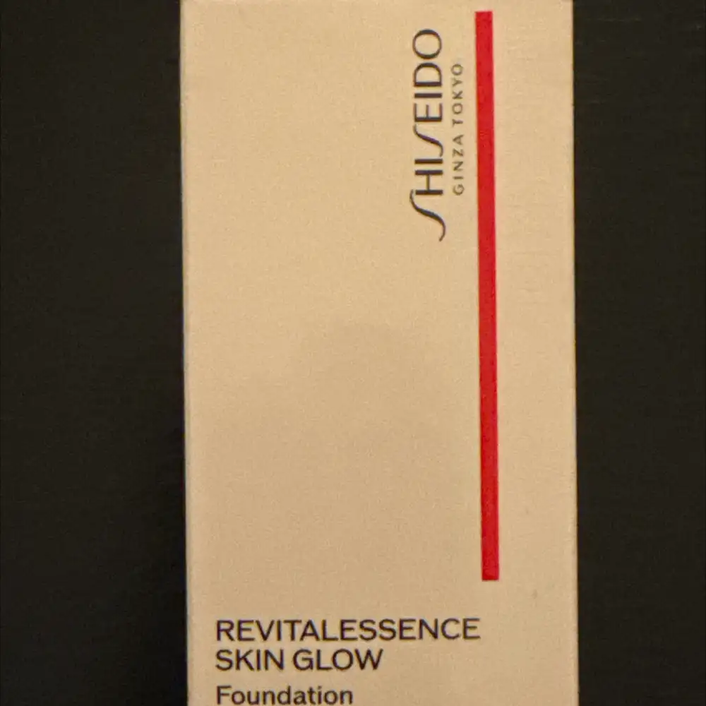 SHISEIDO - Revitalessence skin glow foundation