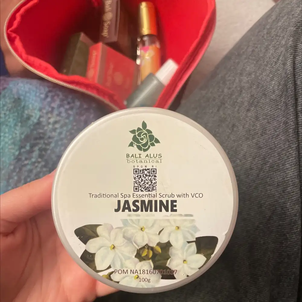BALI ALUS - Traditional spa essential scrub with VCO jasmine