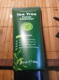 KORMESIC - Tea tree facial cleanser