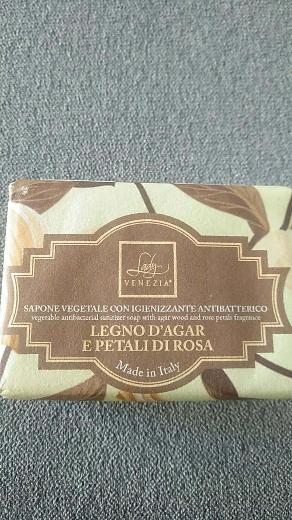 LADY VENEZIA - Legno d'agar e petali di rosa - Savon végétale