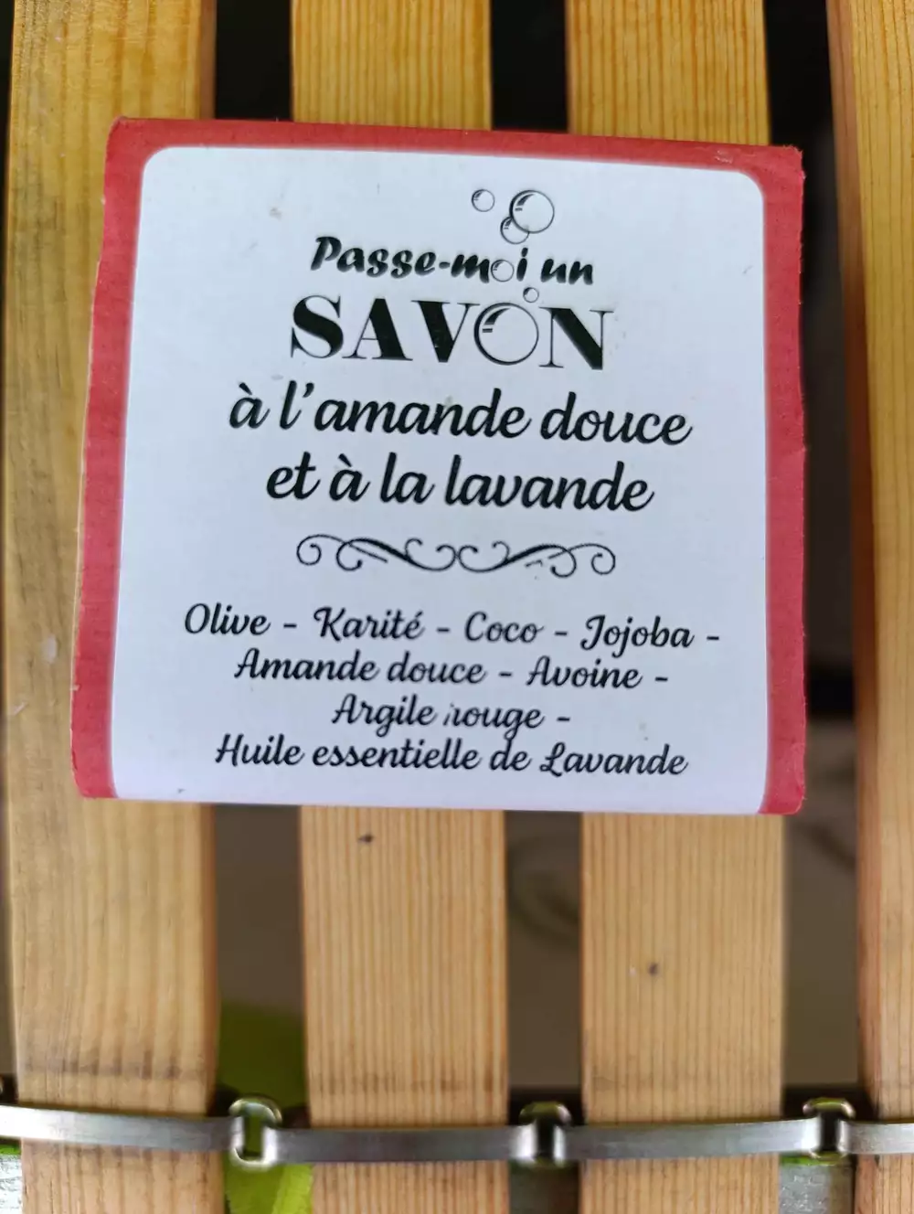 PASSE MOI UN SAVON - Savon à l'amande douce et à la lavande 