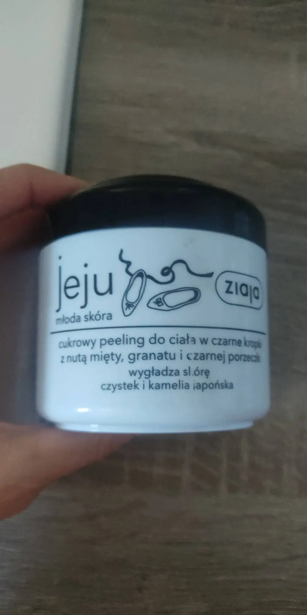 ZIAJA - Jeju - Cukrowy peeling do ciała w czarne kropki