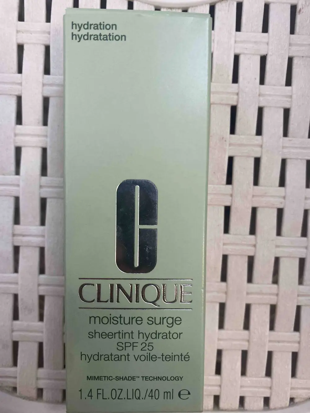 CLINIQUE - moisture surge sheertint hydrator spf 25 hydratant voile- teinté