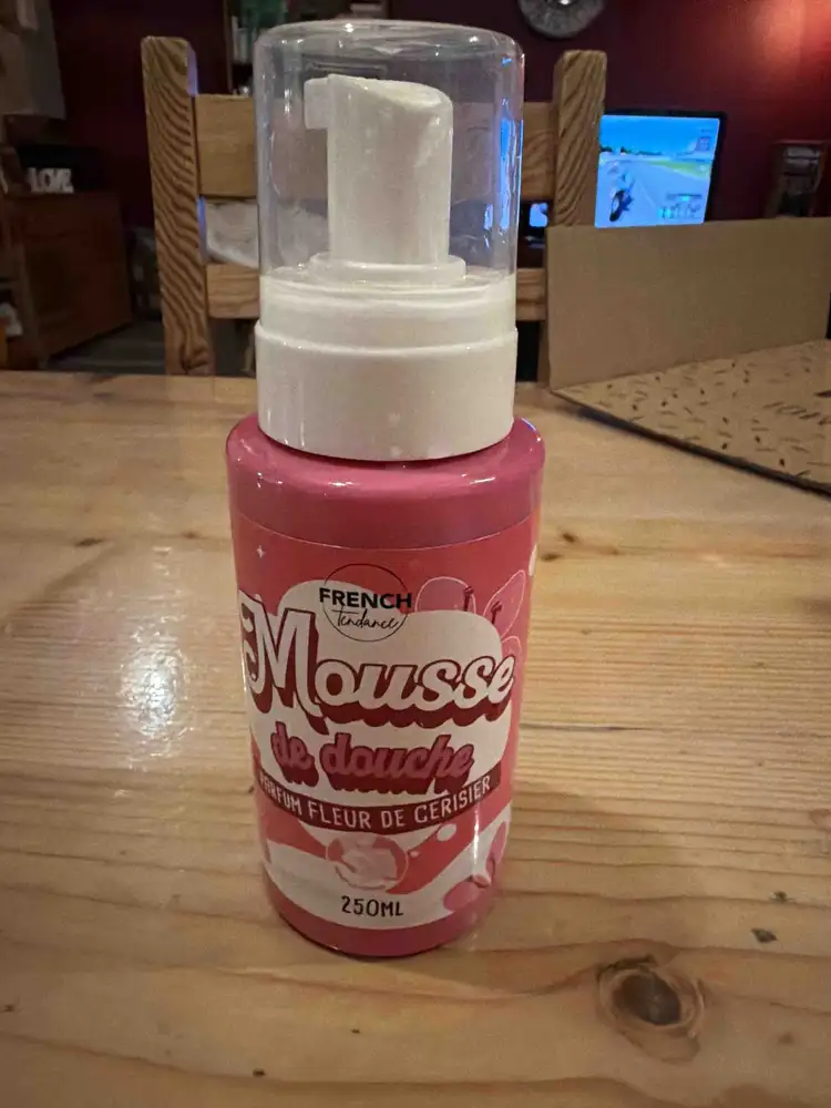 FRENCH TENDANCE - Mousse de douche parfum fleur de cerisier