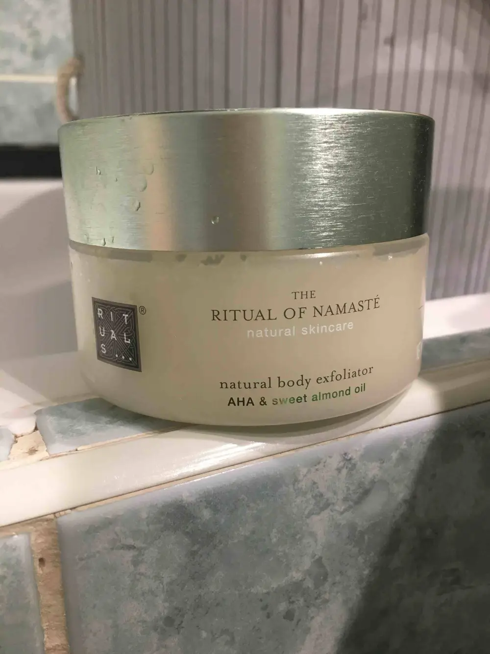 RITUALS - The ritual of namasté - Natural body exfoliator