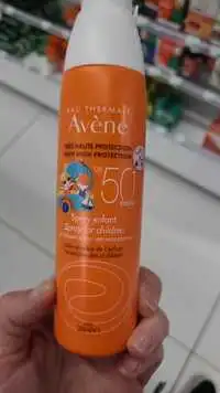 EAU THERMALE AVÈNE - Spray enfant SPF 50+