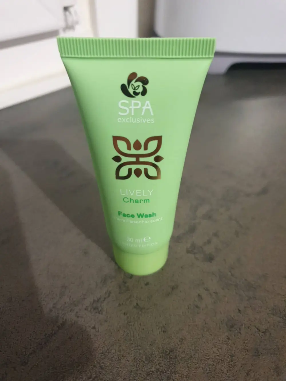 SPA EXCLUSIVE - Lively charm - Face Wash