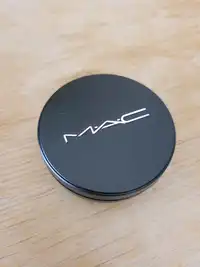 MAC COSMETICS - Base de maquillaje en polvo