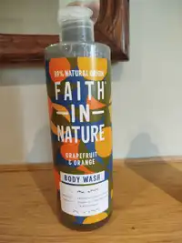 FAITH IN NATURE - Grapefruit & orange body wash