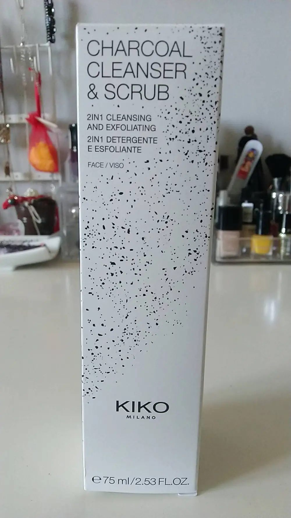 KIKO MILANO - Charcoal clean & scrub