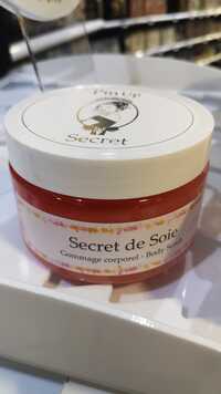 PIN UP SECRET - Secret de soie - Gommage corporel