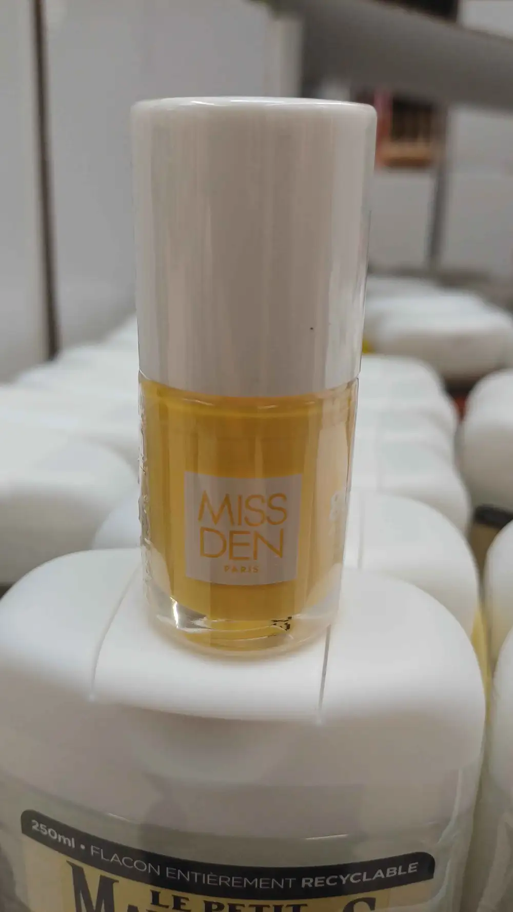 MISS DEN - Vernis à ongles 151 jaune douceur