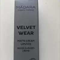 MÁDARA - Velvet wear - Rouge à lèvres crème
