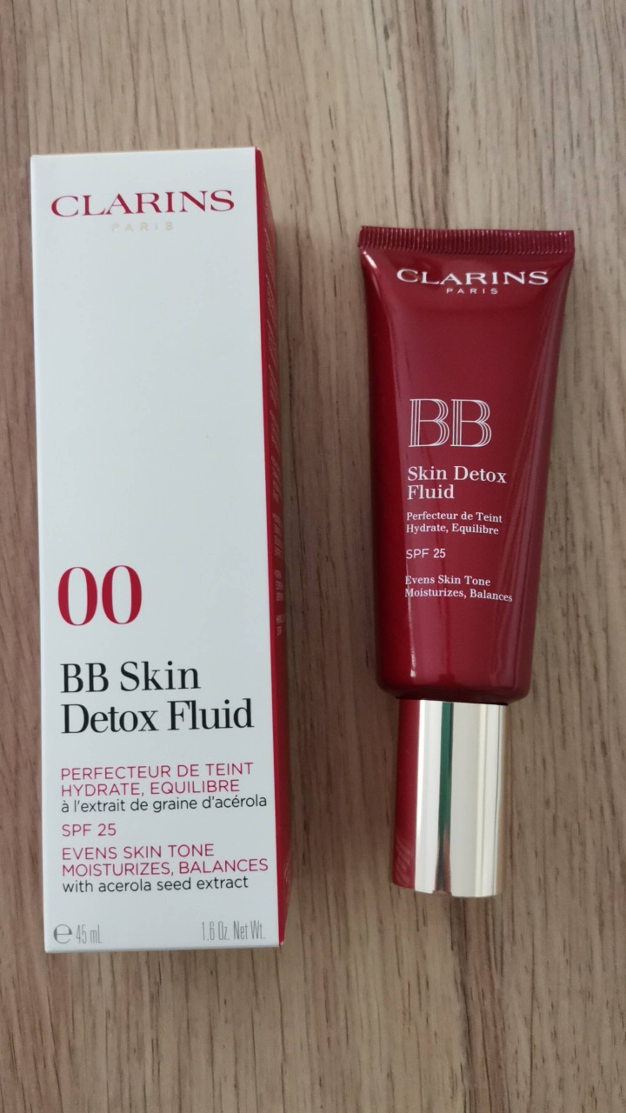 CLARINS - 00 - BB skin detox fluid SPF 25